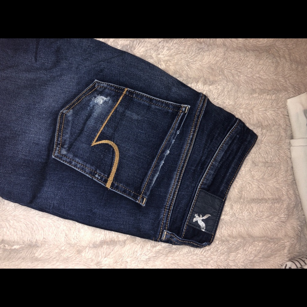 Dark wash like new, AEO distressed blue jeans